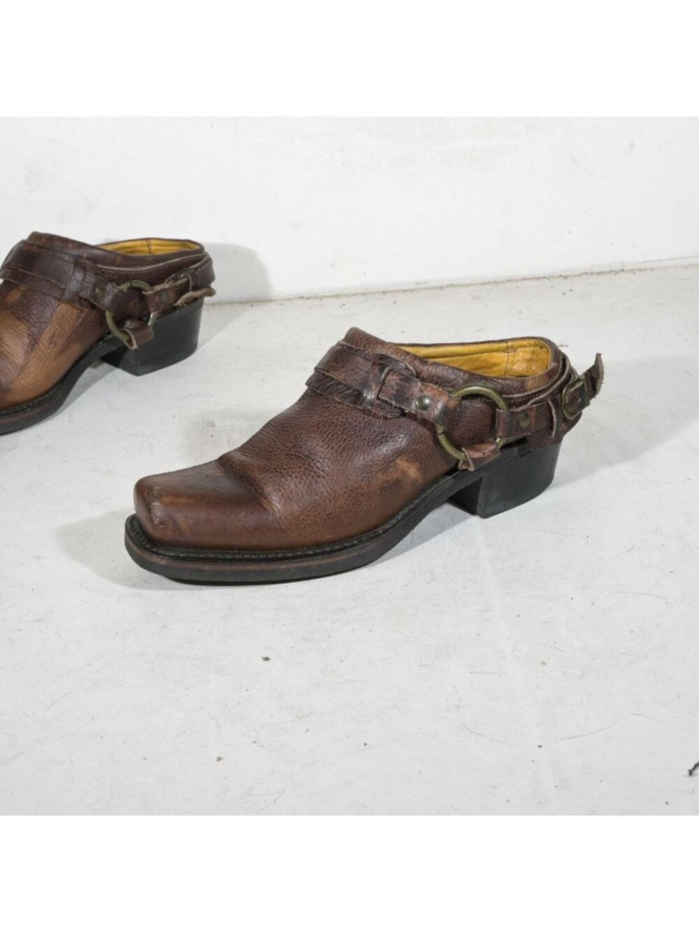 Vintage Frye Belted Harness Mule 70760-2 Brown Square Toe Pebbled Leather Slip O - Picture 2 of 7